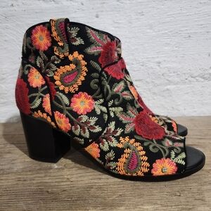 Crown Vintage Black Floral Embroidered Heeled Boots